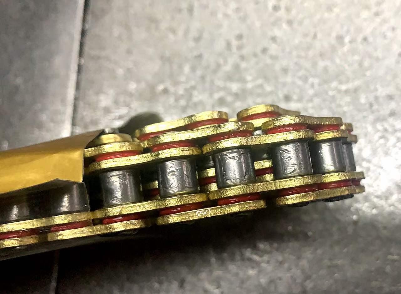 Oil sealed chain